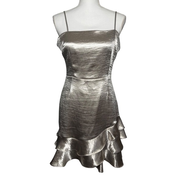 BB Dakota Dresses & Skirts - BB Dakota Metallic Ruffle Hem Cocktail Dress 6 Silver NWT BI408078 Tiered Mini